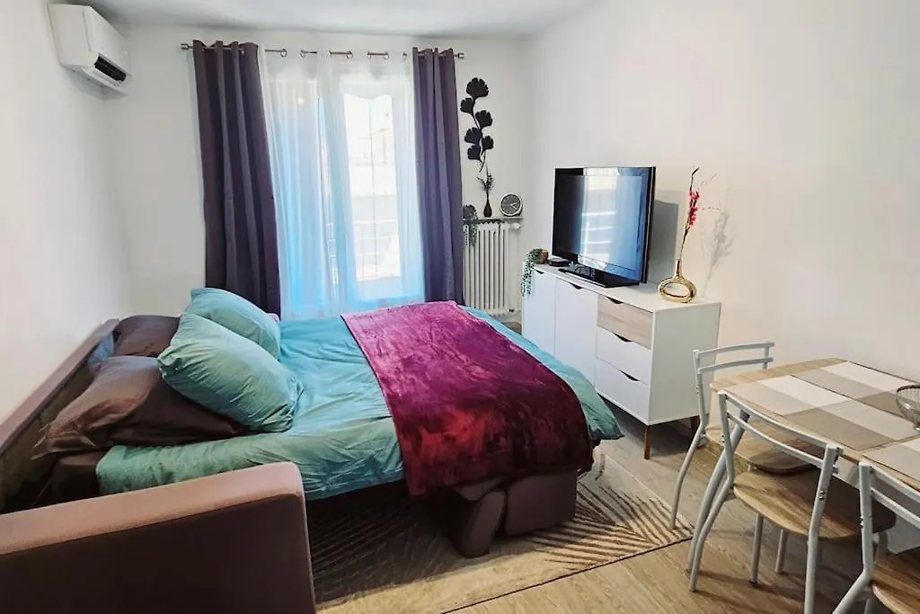 Appartement Trois Pieces Au Coeur D'Antibes ! Proche Plage Et Parking A Disposition France