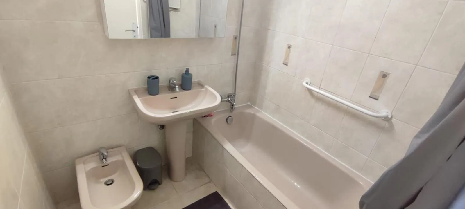 Appartement Trois Pieces Au Coeur D'Antibes ! Proche Plage Et Parking A Disposition Antibes